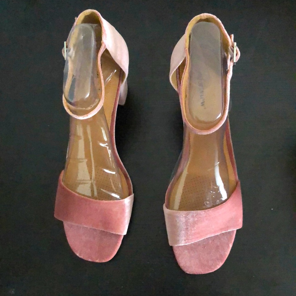 Comfort View Faux Rose Velvet High Heeled Sandals Sz 11M